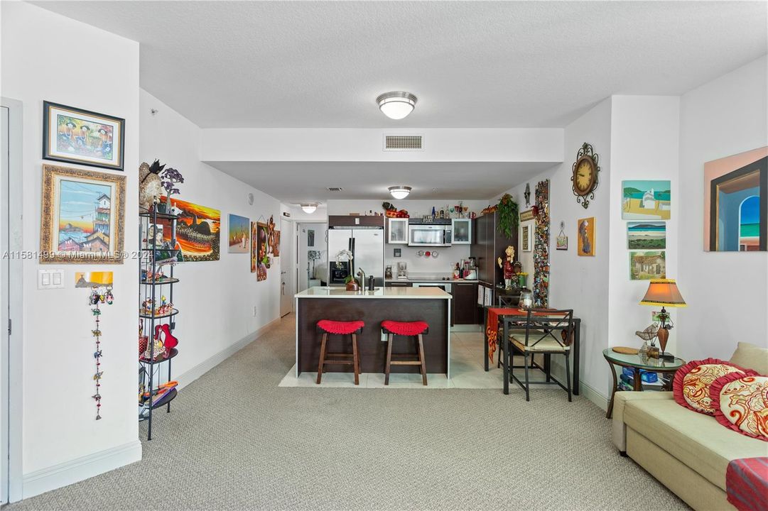 For Sale: $425,000 (1 beds, 1 baths, 794 Square Feet)