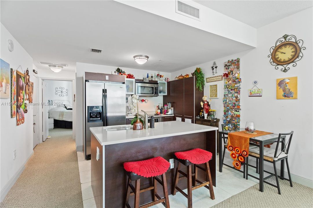 For Sale: $425,000 (1 beds, 1 baths, 794 Square Feet)