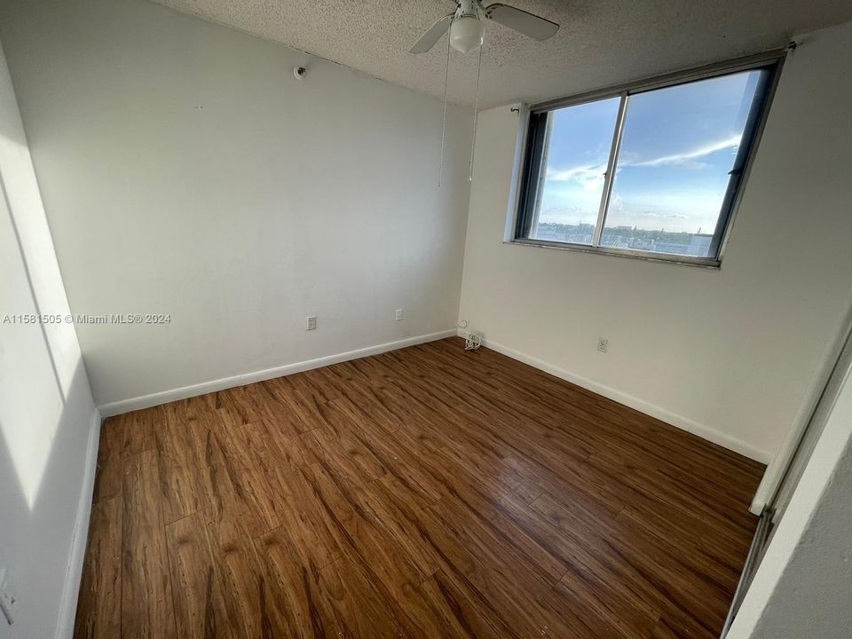 For Rent: $1,950 (1 beds, 1 baths, 706 Square Feet)