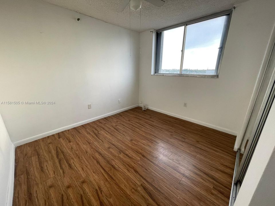 For Rent: $1,950 (1 beds, 1 baths, 706 Square Feet)