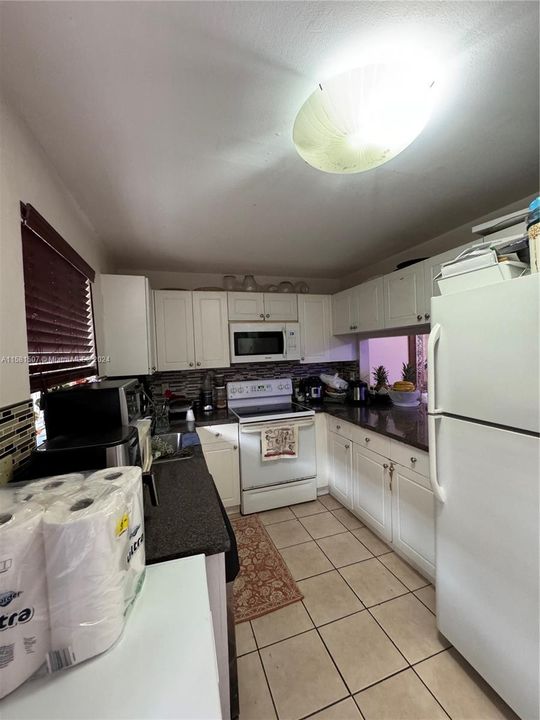 For Sale: $310,000 (2 beds, 2 baths, 890 Square Feet)