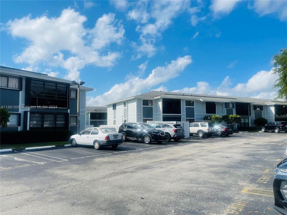 Recientemente alquilado: $2,300 (2 camas, 2 baños, 870 Pies cuadrados)