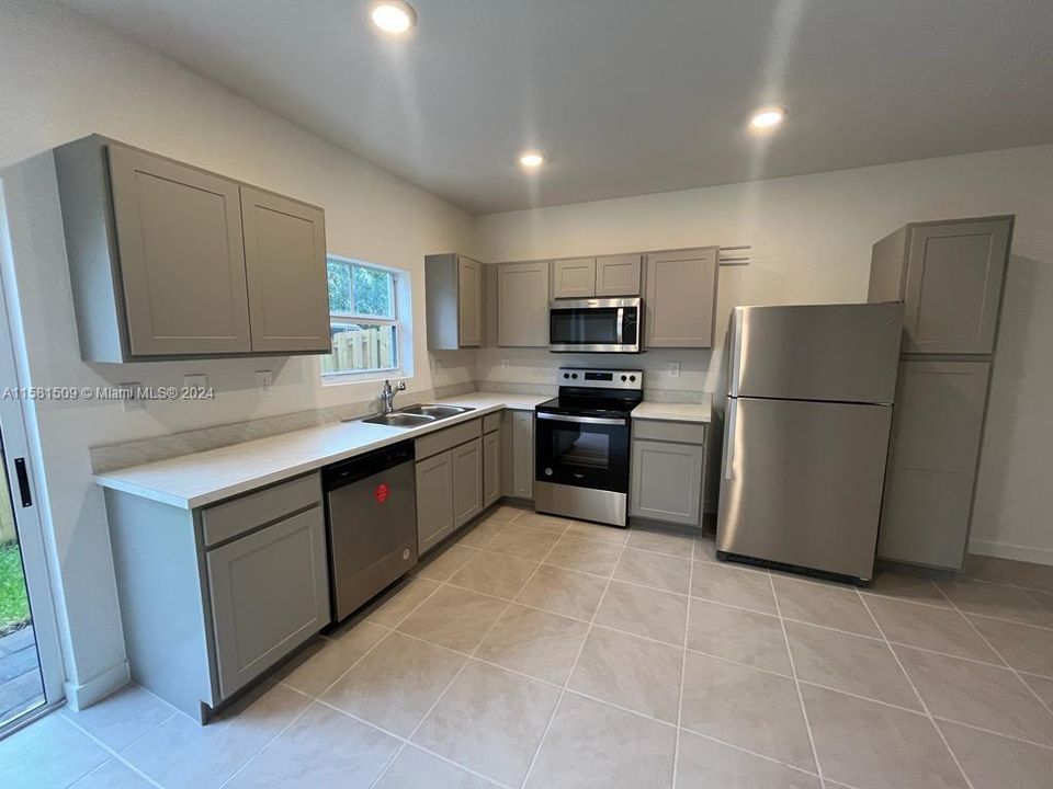For Rent: $3,000 (3 beds, 3 baths, 1378 Square Feet)