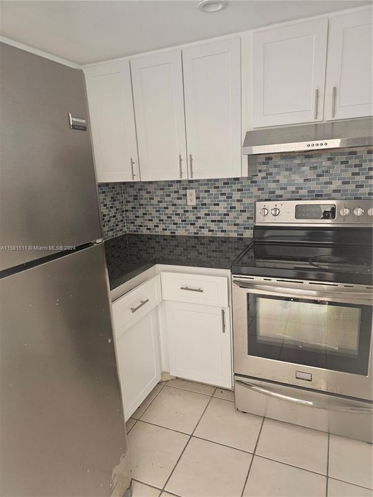 For Sale: $315,000 (2 beds, 1 baths, 1208 Square Feet)