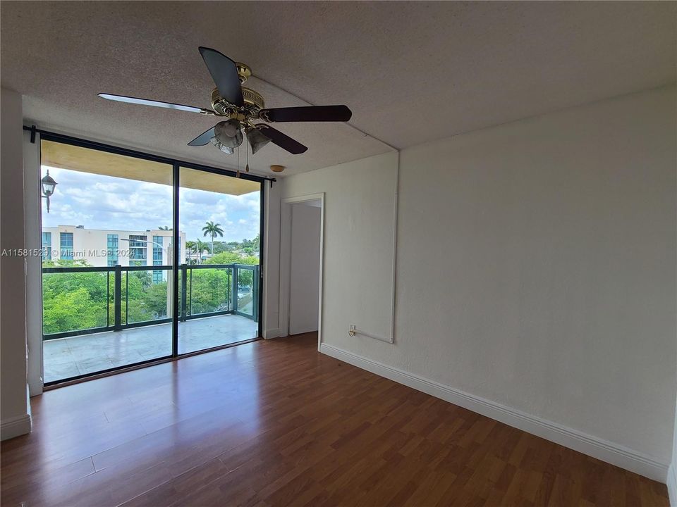 For Sale: $260,000 (2 beds, 2 baths, 898 Square Feet)