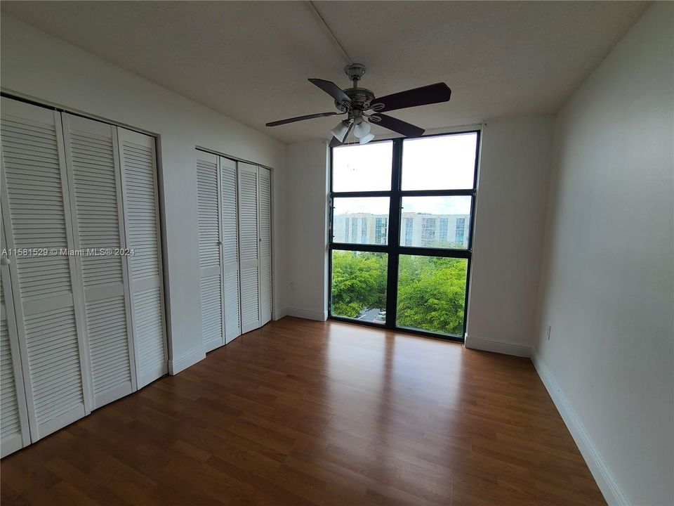 For Sale: $260,000 (2 beds, 2 baths, 898 Square Feet)