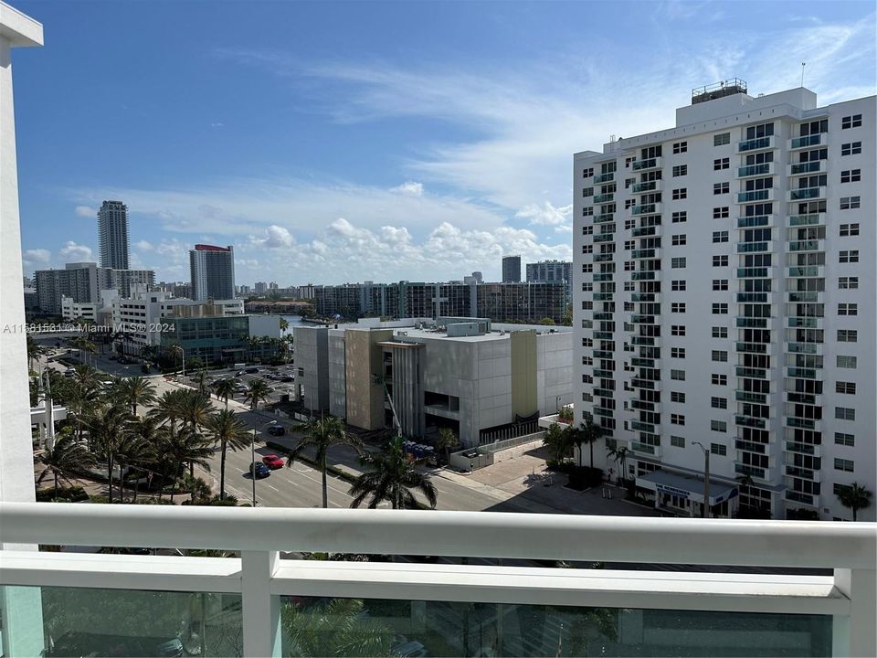 Active With Contract: $3,150 (2 beds, 2 baths, 1186 Square Feet)