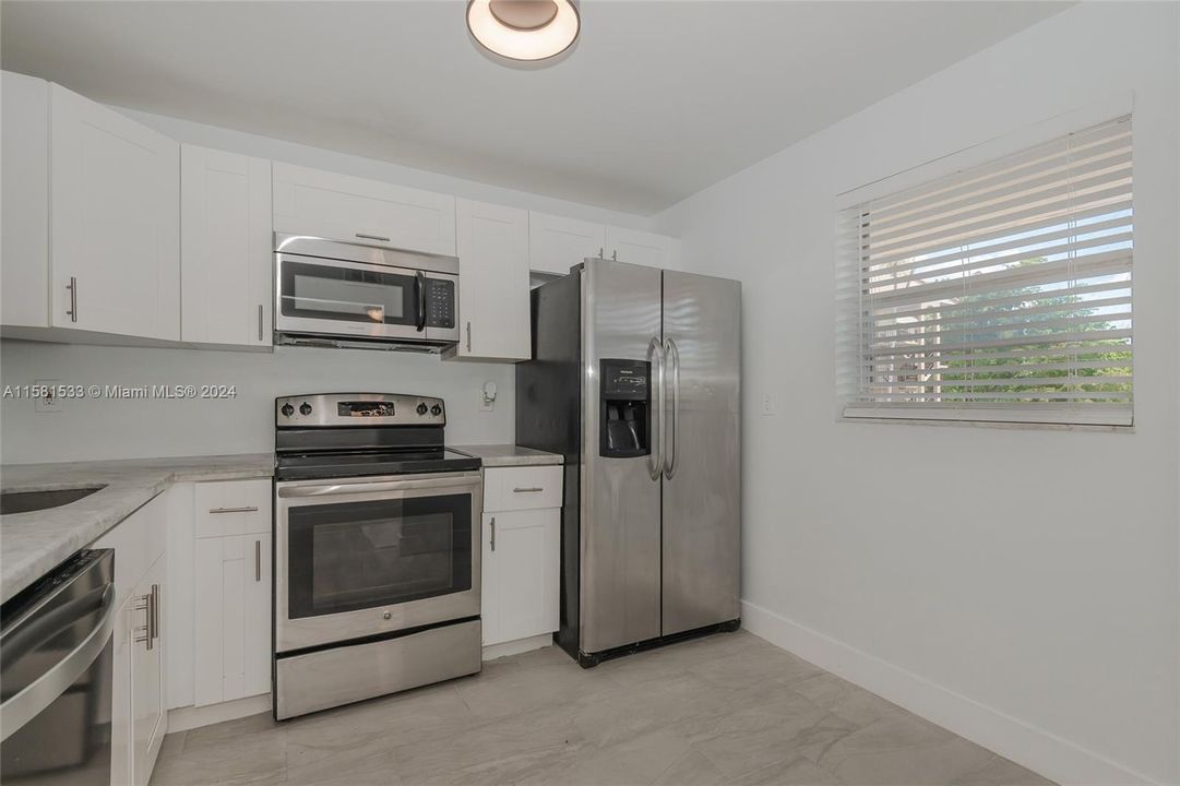 For Sale: $245,000 (2 beds, 2 baths, 1074 Square Feet)