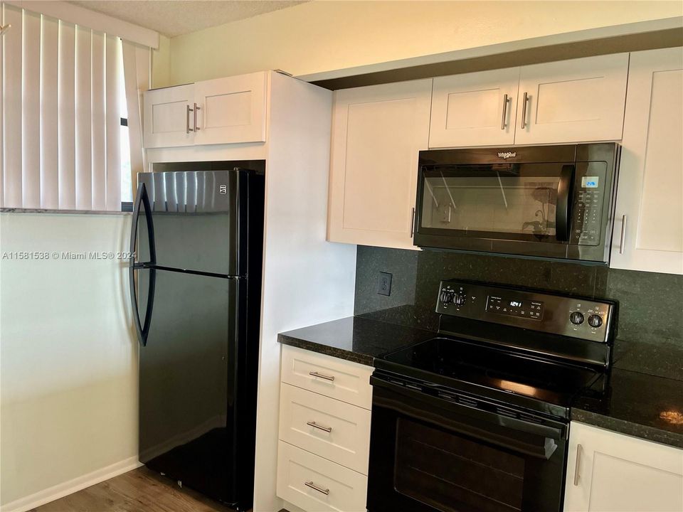 For Rent: $2,050 (2 beds, 2 baths, 920 Square Feet)