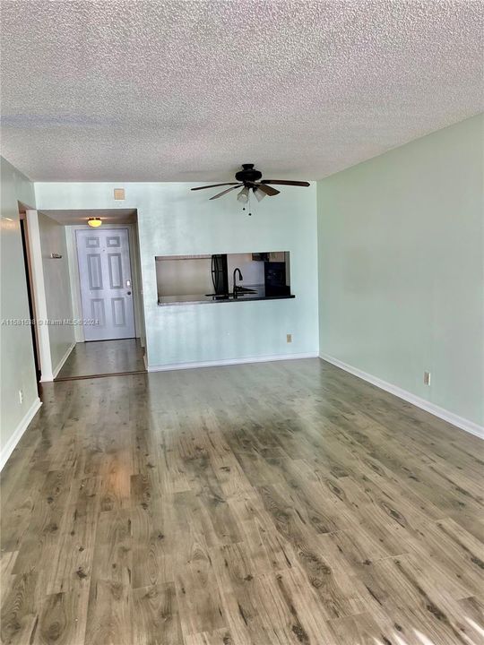 For Rent: $2,050 (2 beds, 2 baths, 920 Square Feet)