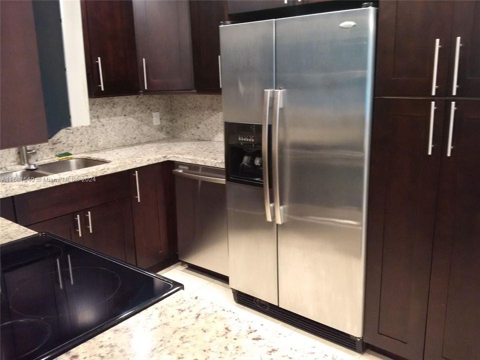 For Sale: $249,900 (2 beds, 2 baths, 1178 Square Feet)