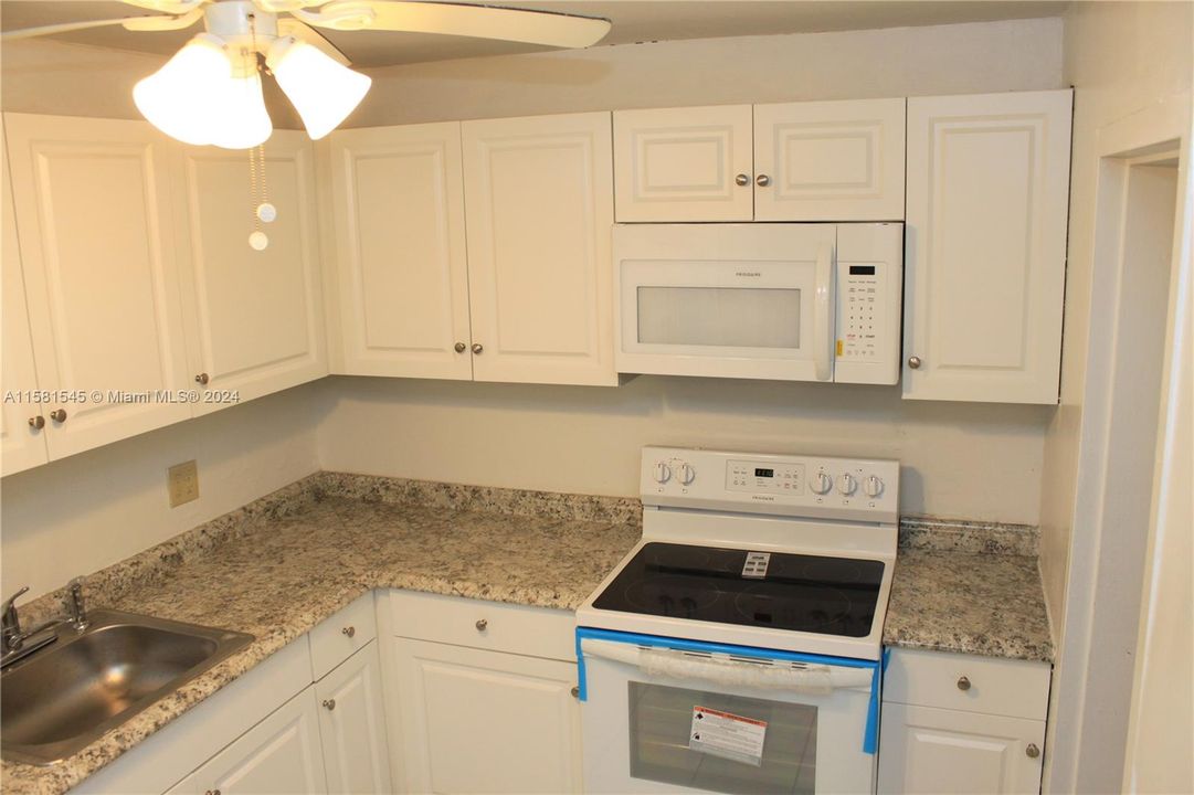 For Sale: $155,000 (2 beds, 2 baths, 1102 Square Feet)