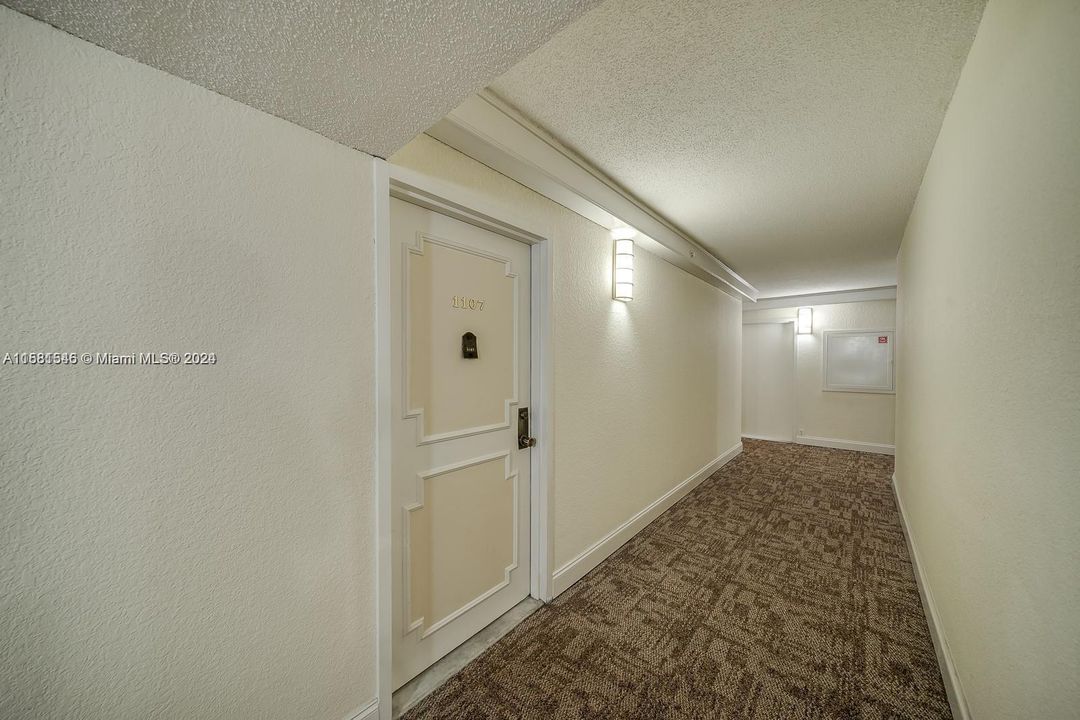 For Rent: $2,300 (1 beds, 1 baths, 873 Square Feet)