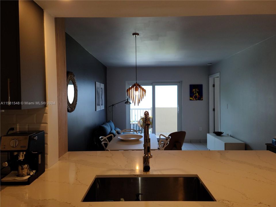 For Rent: $3,200 (2 beds, 1 baths, 810 Square Feet)