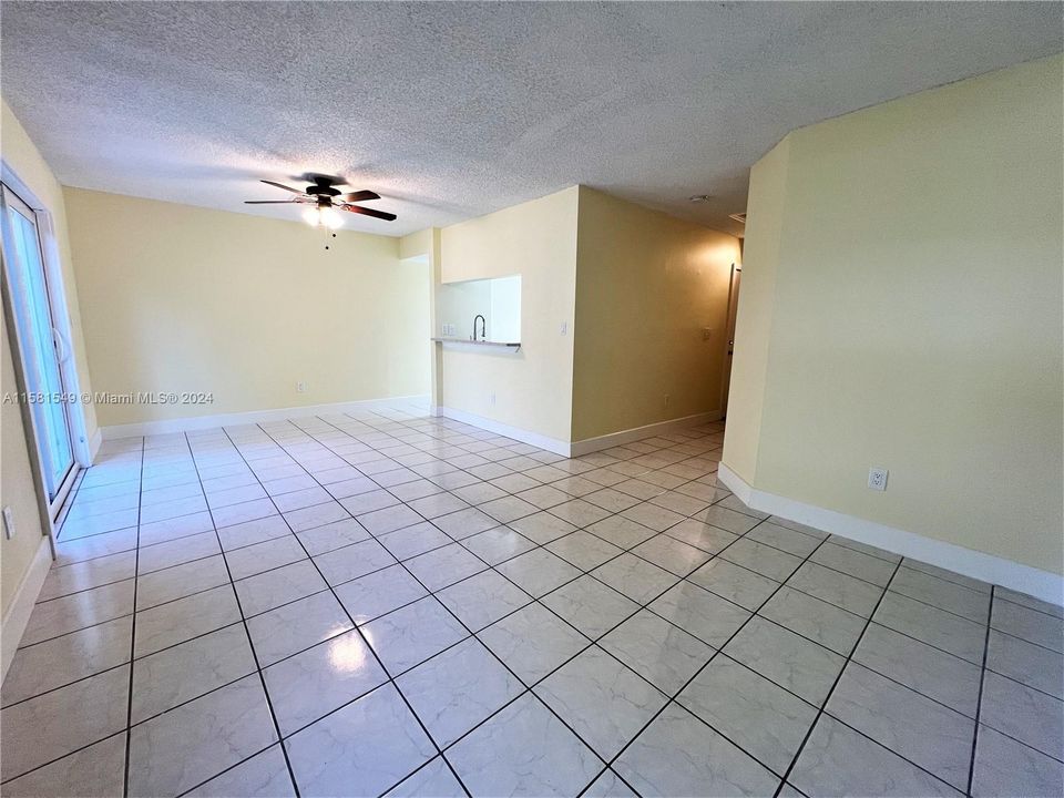 For Rent: $2,450 (2 beds, 1 baths, 1068 Square Feet)