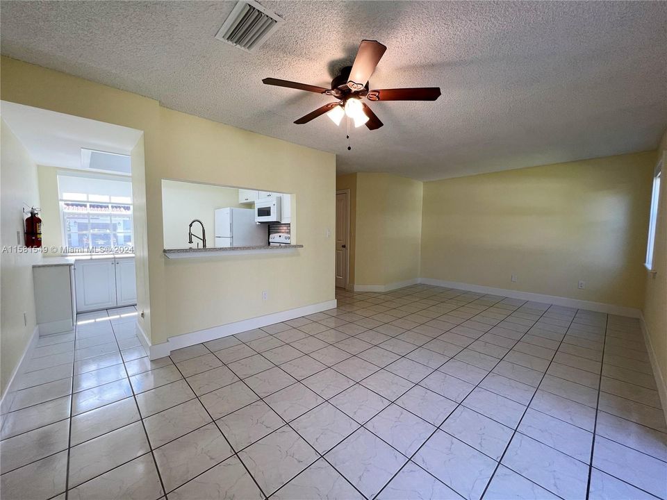 For Rent: $2,450 (2 beds, 1 baths, 1068 Square Feet)
