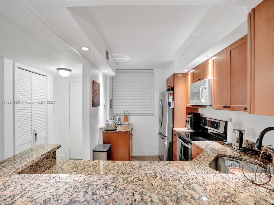 For Sale: $179,000 (2 beds, 2 baths, 1100 Square Feet)