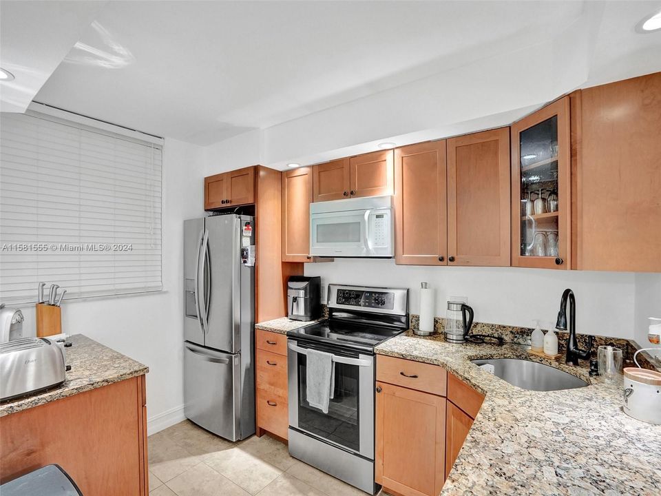 For Sale: $179,000 (2 beds, 2 baths, 1100 Square Feet)