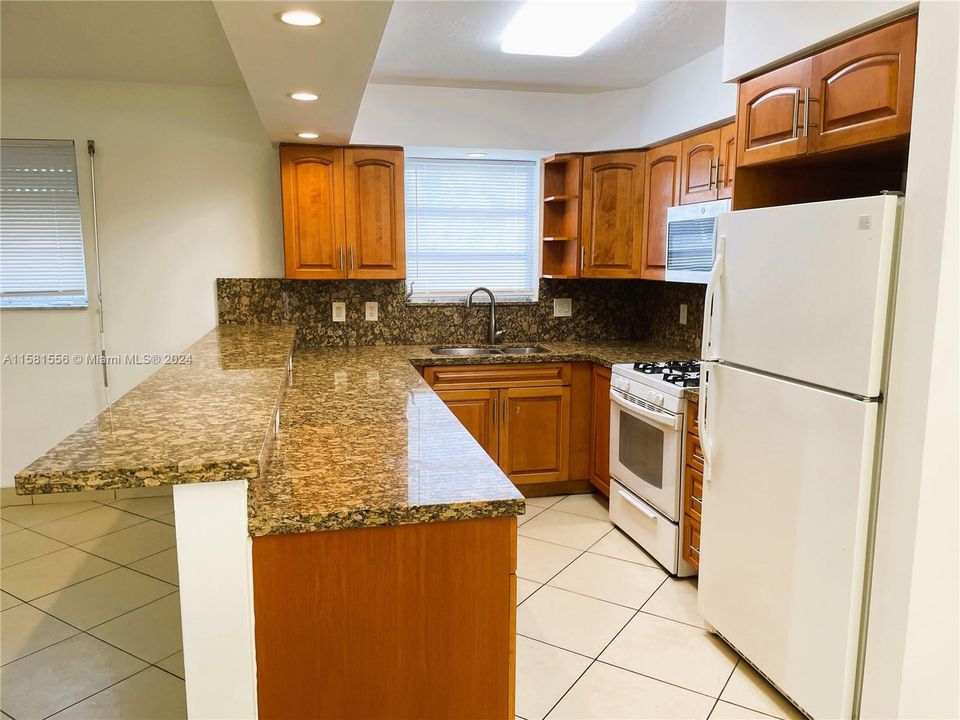 For Rent: $2,295 (2 beds, 2 baths, 3634 Square Feet)