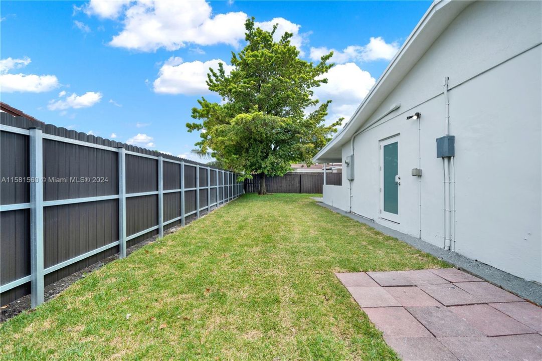 Side yard, double gate, entrance to kitchen