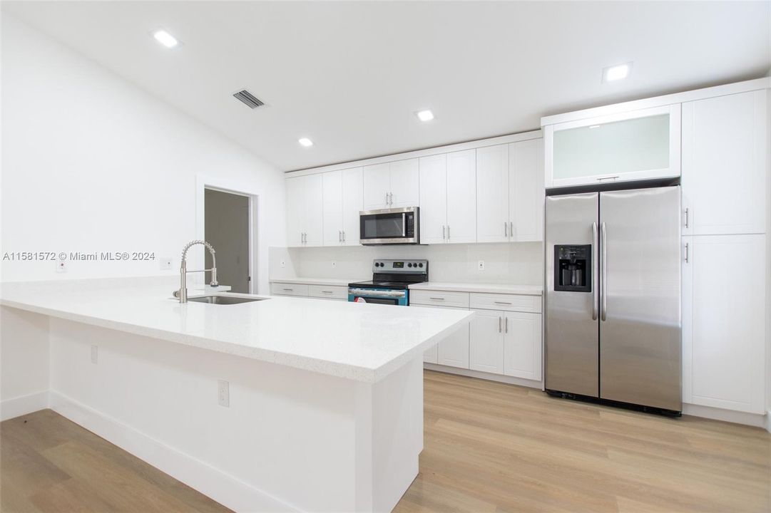 Active With Contract: $465,000 (3 beds, 2 baths, 1050 Square Feet)
