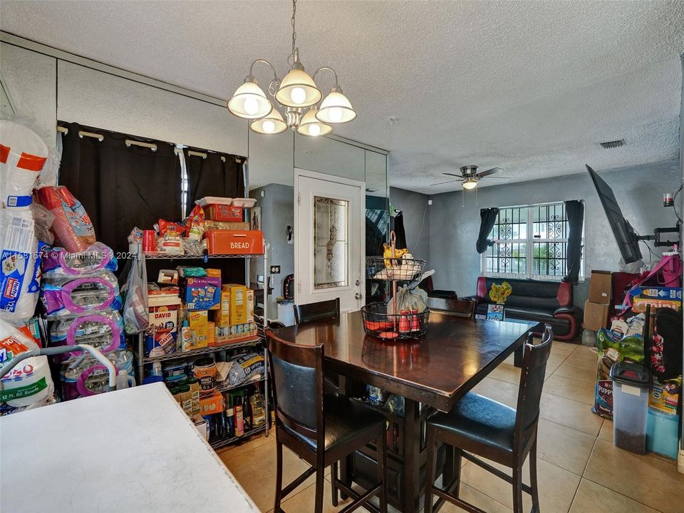 For Sale: $535,000 (3 beds, 1 baths, 1014 Square Feet)
