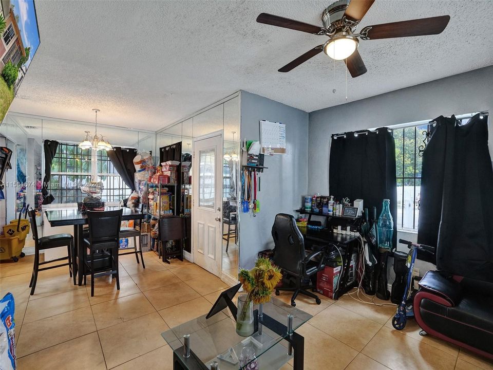 For Sale: $515,000 (3 beds, 1 baths, 1014 Square Feet)