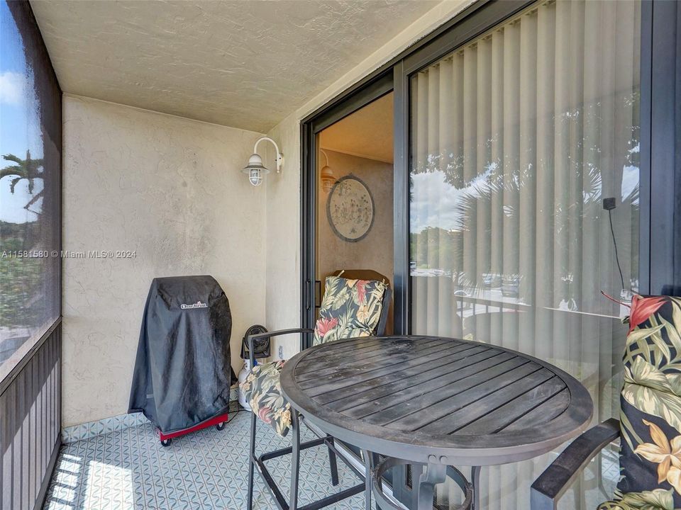 Active With Contract: $170,000 (1 beds, 1 baths, 960 Square Feet)