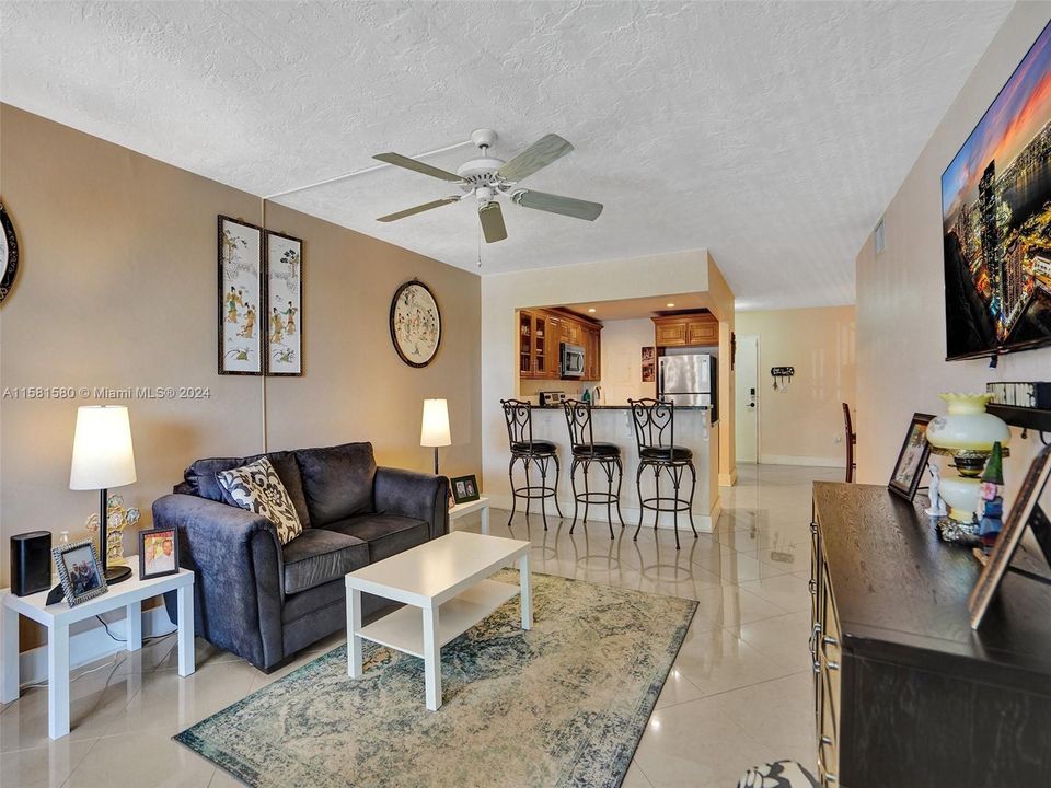 Active With Contract: $170,000 (1 beds, 1 baths, 960 Square Feet)