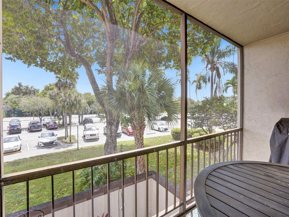 Active With Contract: $170,000 (1 beds, 1 baths, 960 Square Feet)