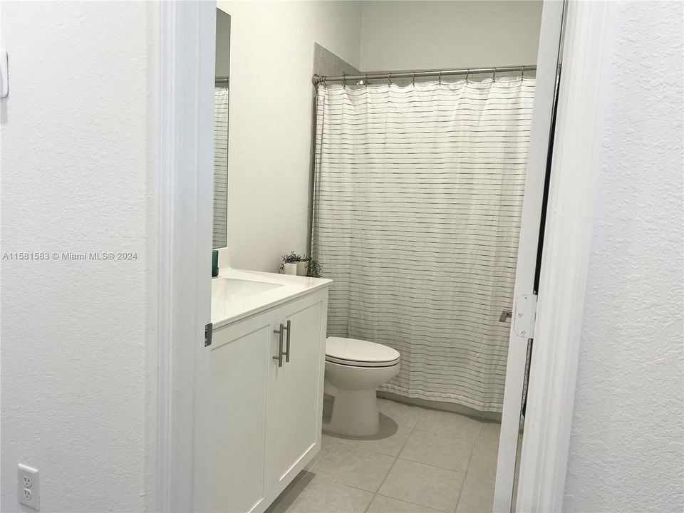2 floor bathroom