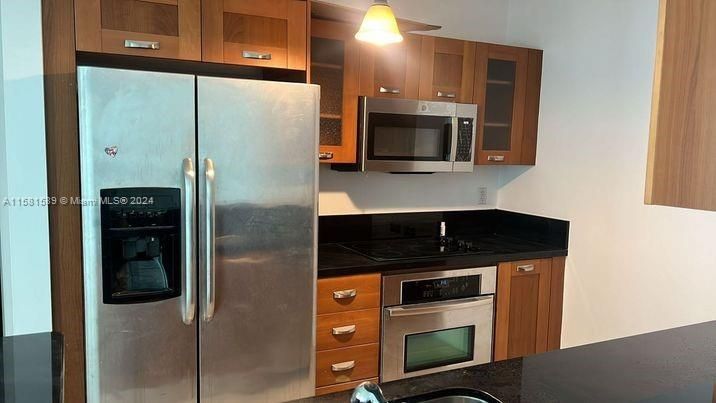 For Rent: $2,900 (1 beds, 1 baths, 730 Square Feet)