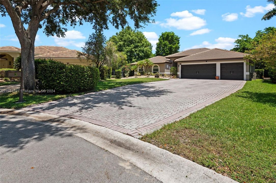 Active With Contract: $1,100,000 (5 beds, 3 baths, 2948 Square Feet)