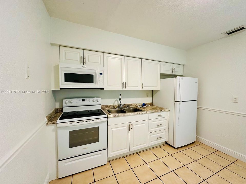 Active With Contract: $2,350 (2 beds, 2 baths, 1003 Square Feet)