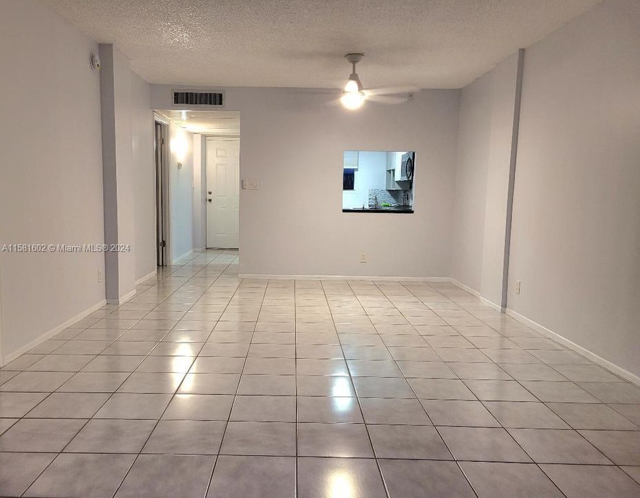 For Rent: $2,000 (2 beds, 2 baths, 975 Square Feet)