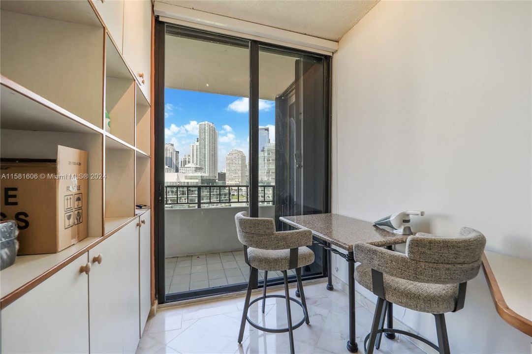 For Sale: $825,000 (2 beds, 2 baths, 1377 Square Feet)