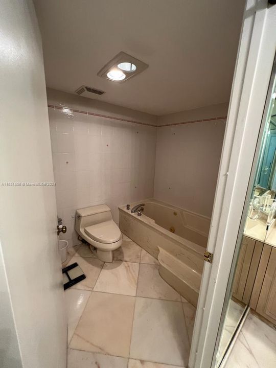 待售: $825,000 (2 贝兹, 2 浴室, 1377 平方英尺)