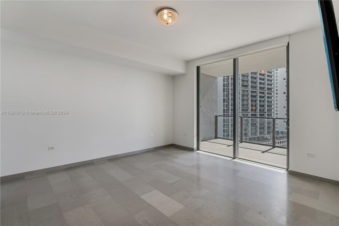 For Sale: $1,100,000 (2 beds, 2 baths, 1244 Square Feet)