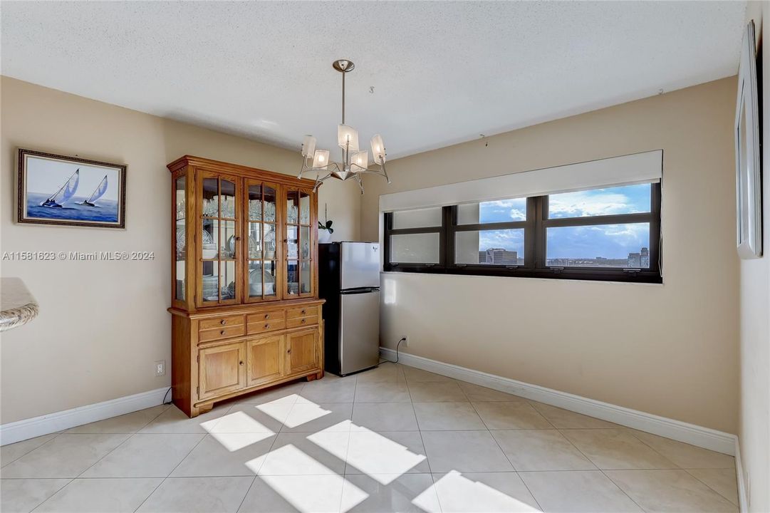 For Sale: $600,000 (2 beds, 2 baths, 1351 Square Feet)