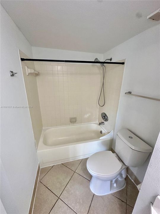 出租: $2,300 (2 贝兹, 2 浴室, 927 平方英尺)