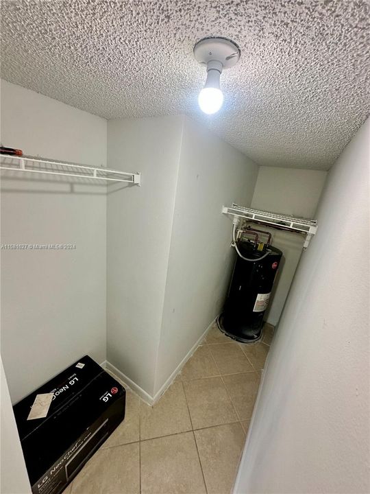 For Rent: $2,300 (2 beds, 2 baths, 927 Square Feet)
