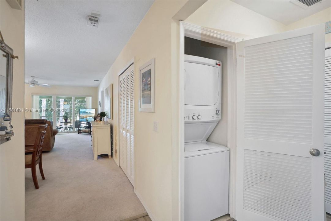 For Sale: $349,900 (2 beds, 2 baths, 1370 Square Feet)