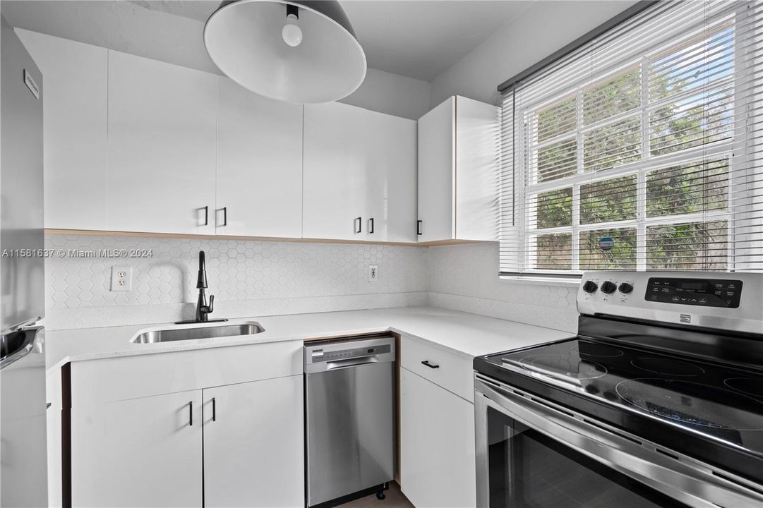 For Rent: $2,850 (2 beds, 1 baths, 1265 Square Feet)