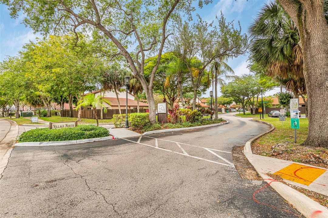 For Sale: $425,000 (2 beds, 2 baths, 1290 Square Feet)