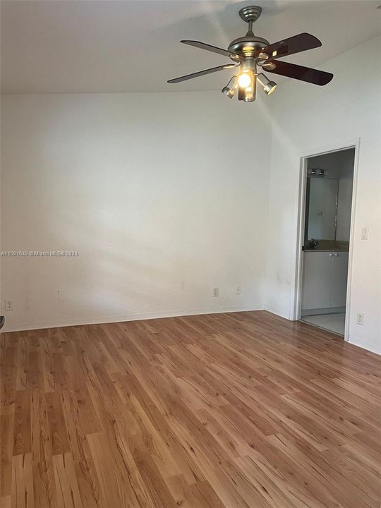 For Rent: $2,600 (2 beds, 2 baths, 956 Square Feet)