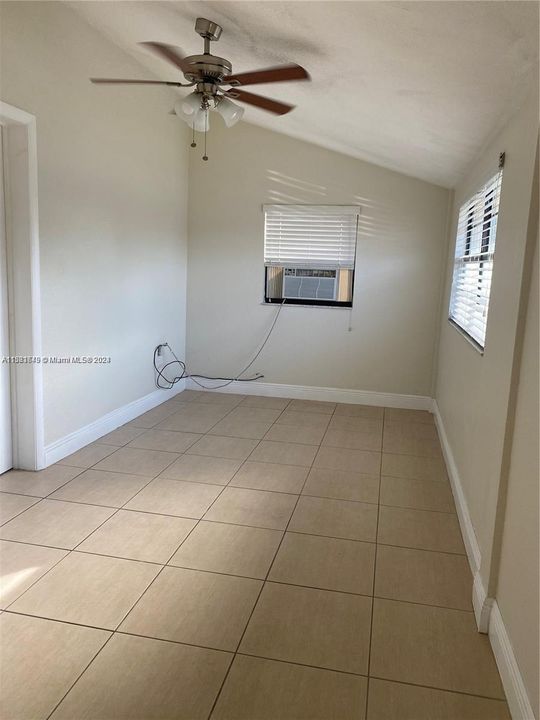 For Rent: $1,750 (1 beds, 1 baths, 1910 Square Feet)