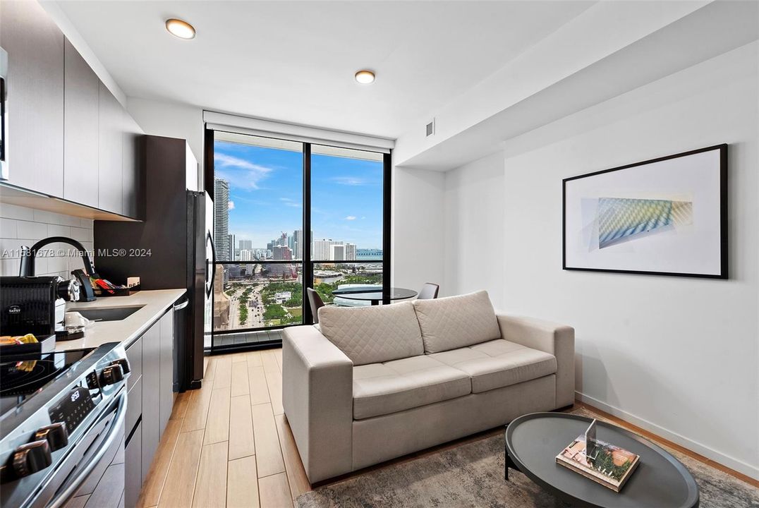 For Sale: $725,000 (1 beds, 1 baths, 427 Square Feet)