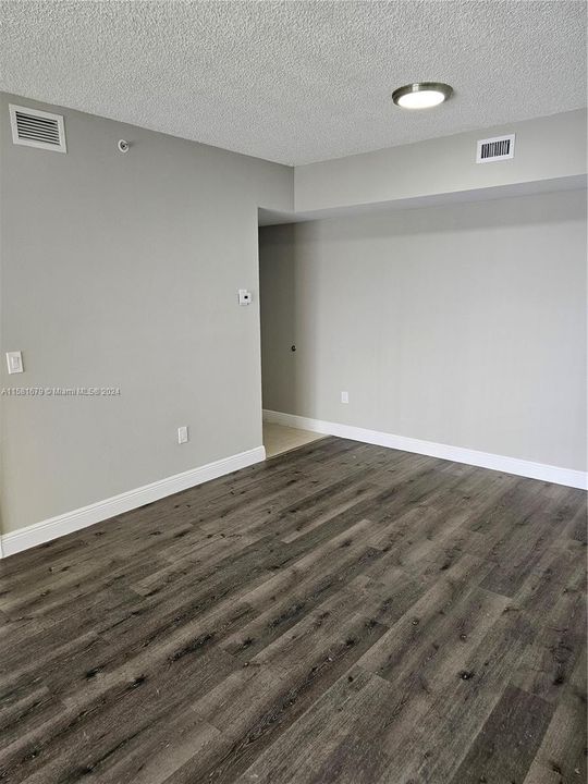 For Rent: $2,750 (3 beds, 2 baths, 1140 Square Feet)