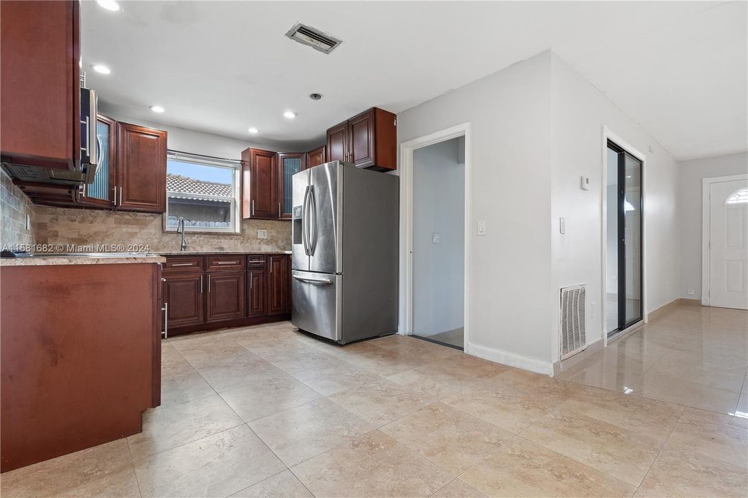 For Rent: $3,200 (4 beds, 2 baths, 1146 Square Feet)
