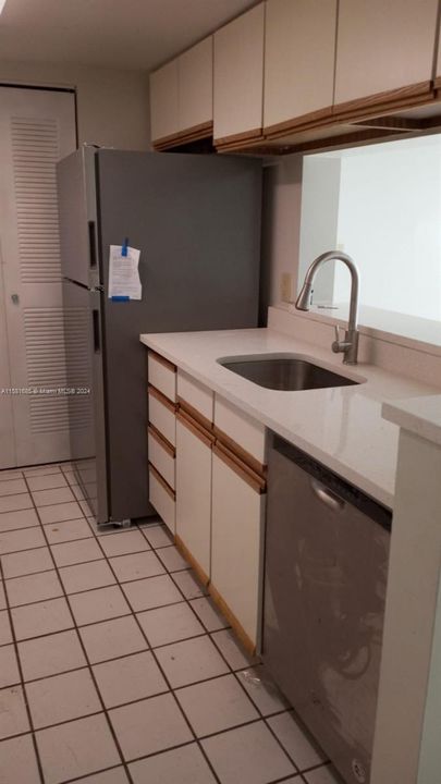 For Rent: $1,650 (1 beds, 1 baths, 700 Square Feet)